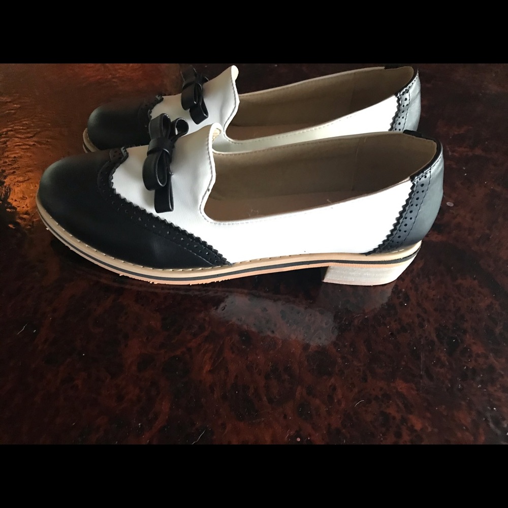 New leather black and white shoe (Spectators)